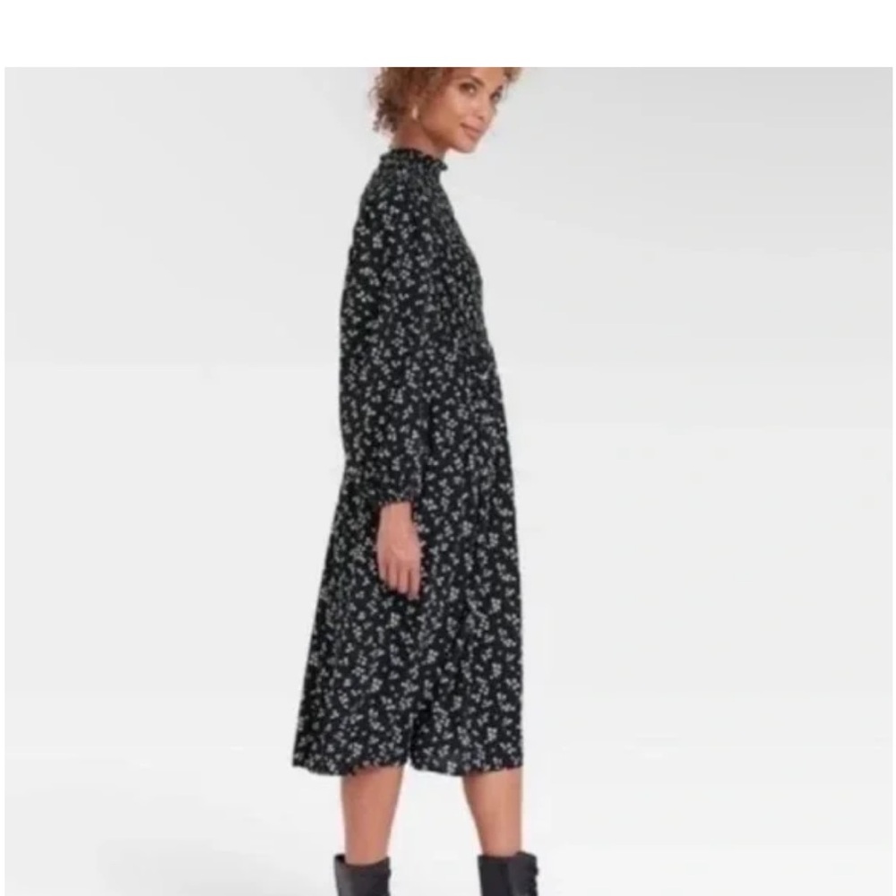 A New Day Black and White Floral Long Sleeve Dress. Balloon sleeves